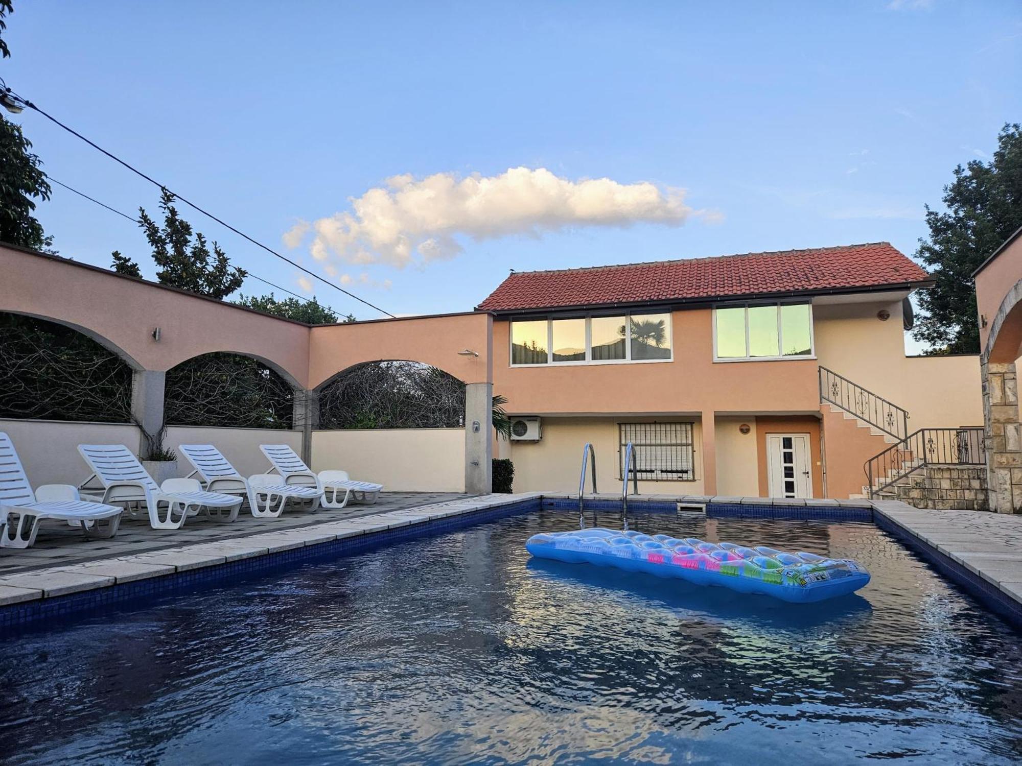 מוסטר Holiday Home Rozic - Villa With Private Seasonal Heated Pool מראה חיצוני תמונה