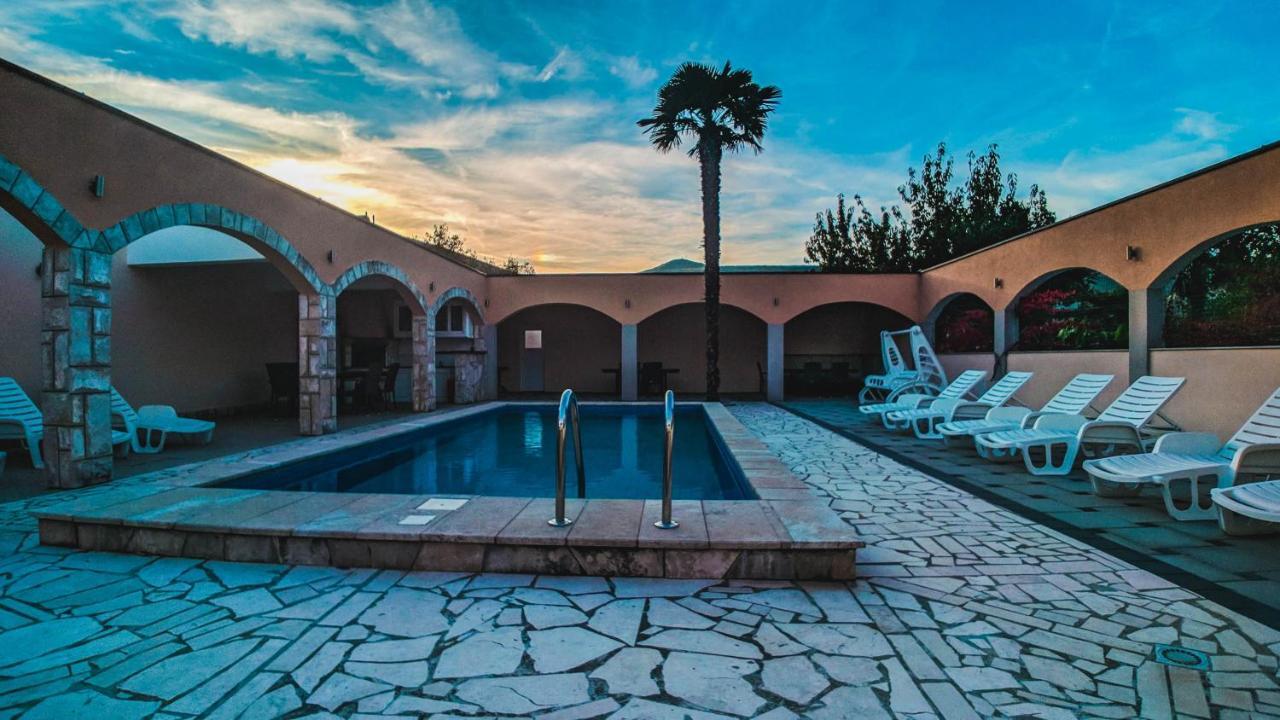 מוסטר Holiday Home Rozic - Villa With Private Seasonal Heated Pool מראה חיצוני תמונה