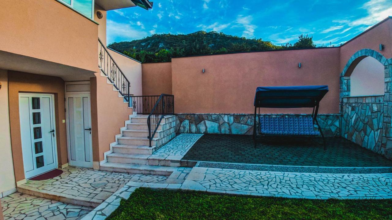 מוסטר Holiday Home Rozic - Villa With Private Seasonal Heated Pool מראה חיצוני תמונה